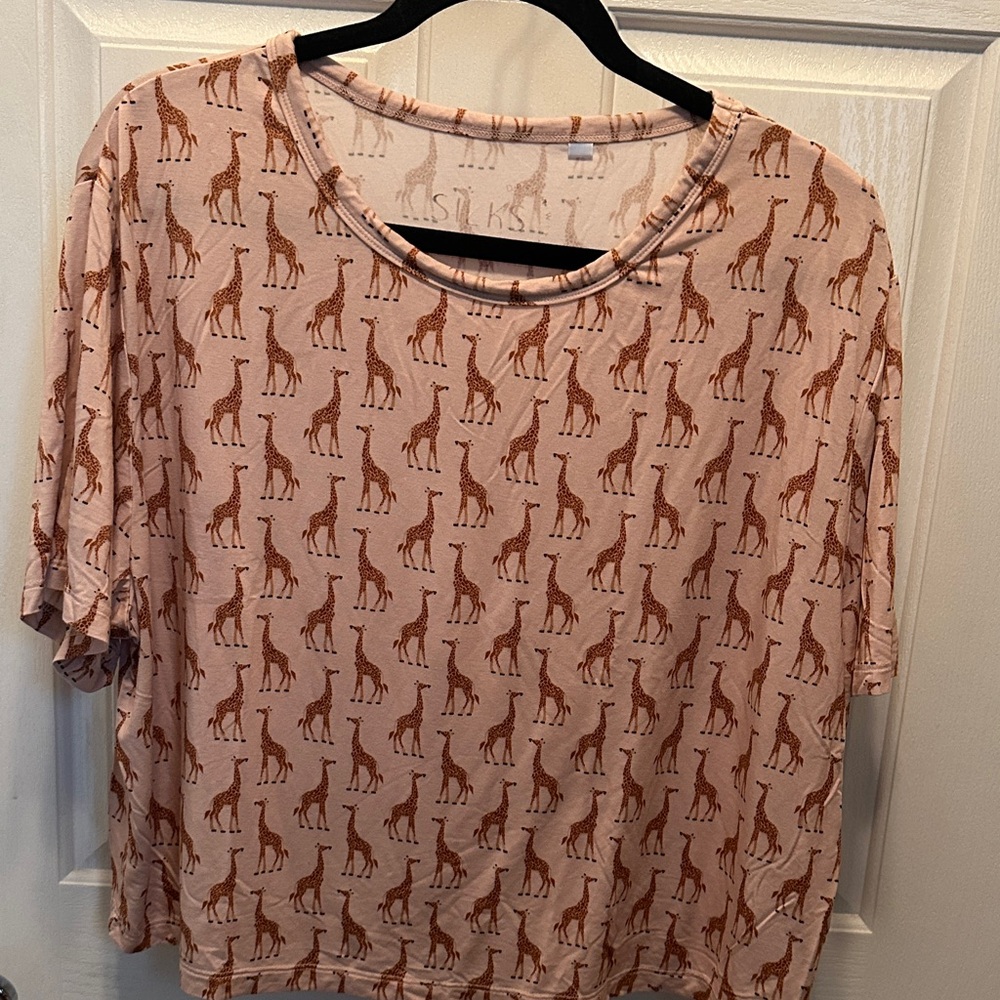 Chic Giraffe Print Short Sleeve Sleep Top